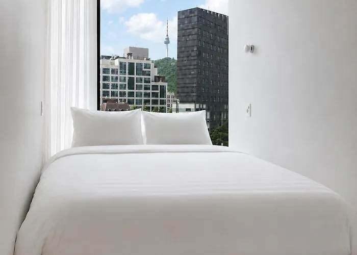 Hostel Above *